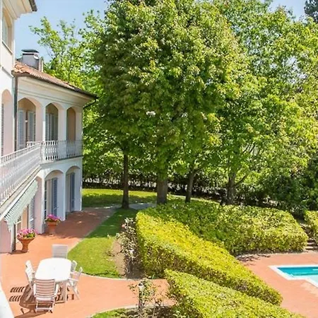 Bianca Villa Lucca
