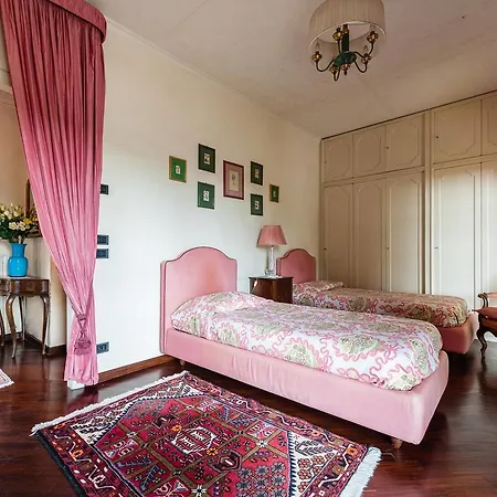 Bianca Villa Lucca