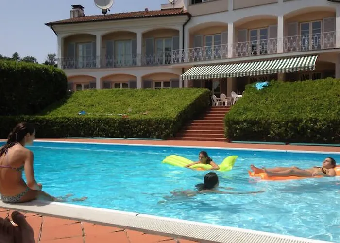Bianca Villa Lucca
